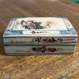 Antique Chinese Famille Rose Porcelain Lidded Ink Box, Floral Motif, 1880